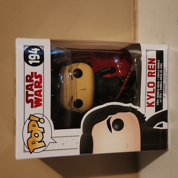 Funko Pop Kylo Ren No. 194 Funko Pop Star Wars - Picture 1 of 4